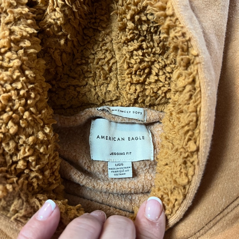 American Eagle Outfitters oversized rust fur Sherpa Hoodie sweatshirt - Picture 2 of 4